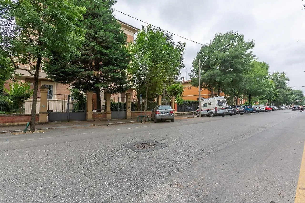 Bolognina Bright Apartment Near The Station ボローニャ 0*,