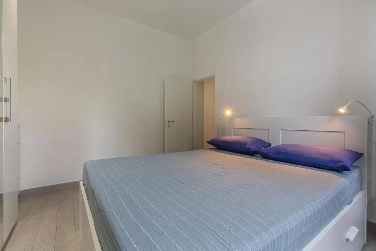 Bolognina Bright Apartment Near The Station ボローニャ