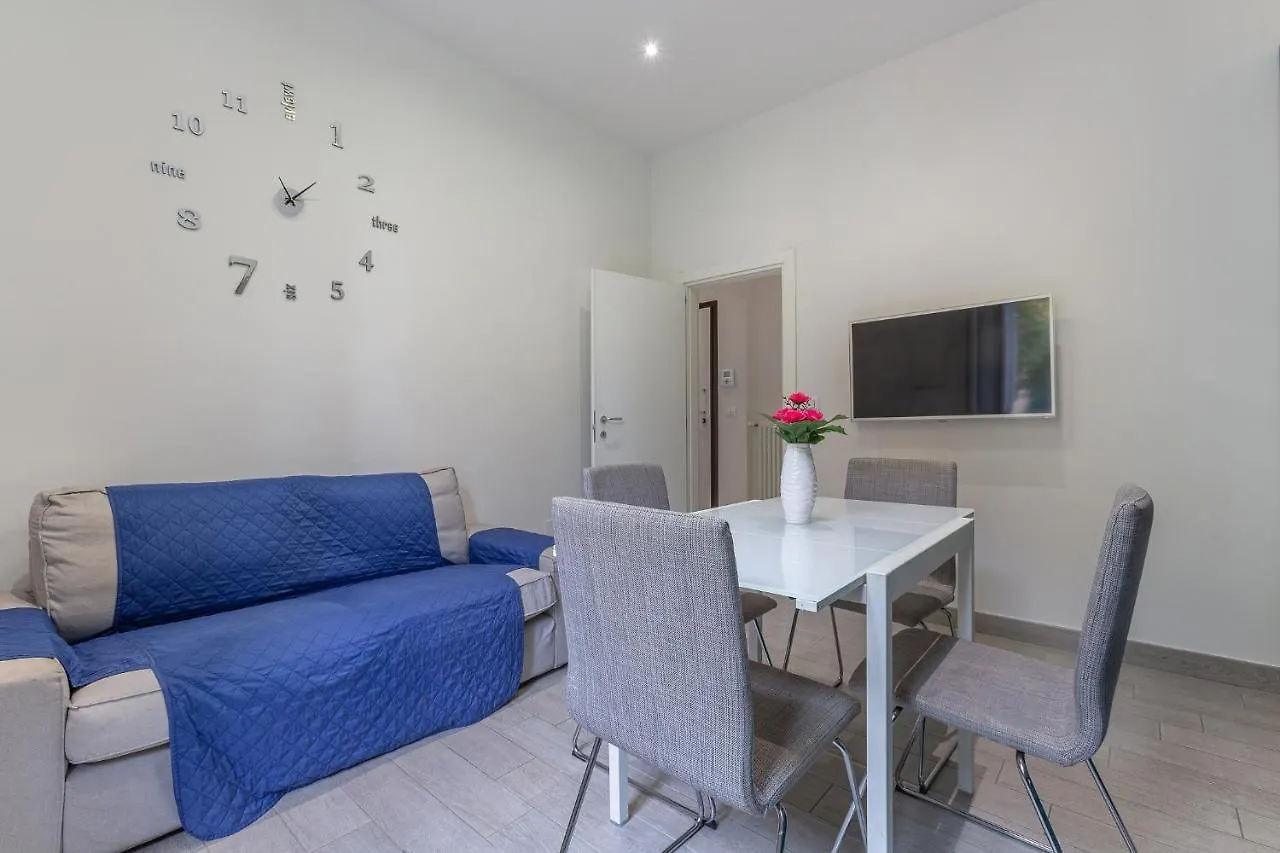 Bolognina Bright Apartment Near The Station ボローニャ